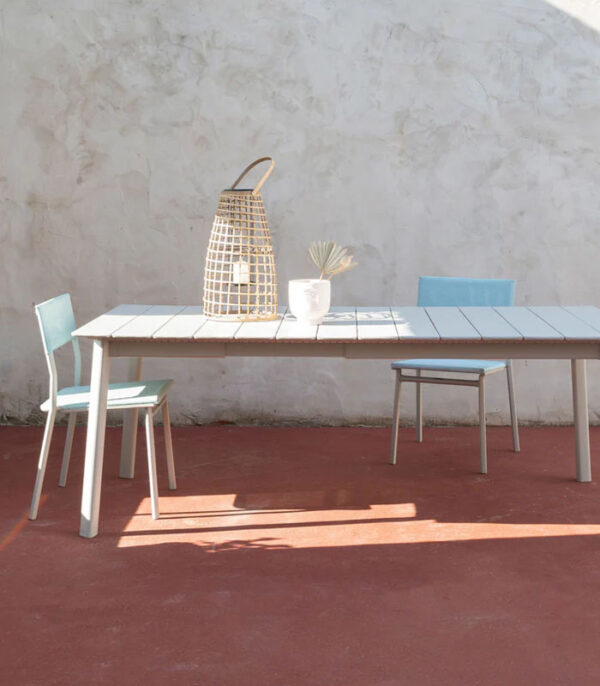 ORON Extendable Table – Stylish, Weatherproof, and Versatile Outdoor Furniture for Dining and Entertaining in the Garden or Terrace.